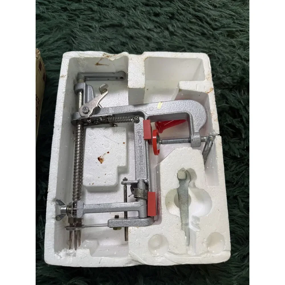 The Pampered Chef Apple Peeler Corer Slicer Vintage Manual Clamp-On Tool